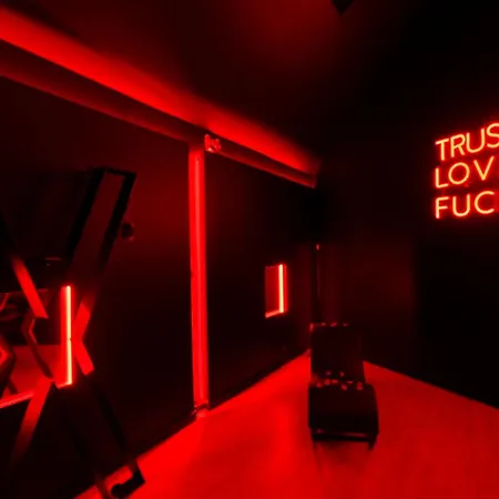 Loveroom O Diable Des Plaisirs